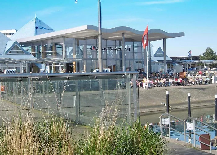 Zeltdachhaus Mit Tv Im Schlafzimme Semesteranläggning (resort) *